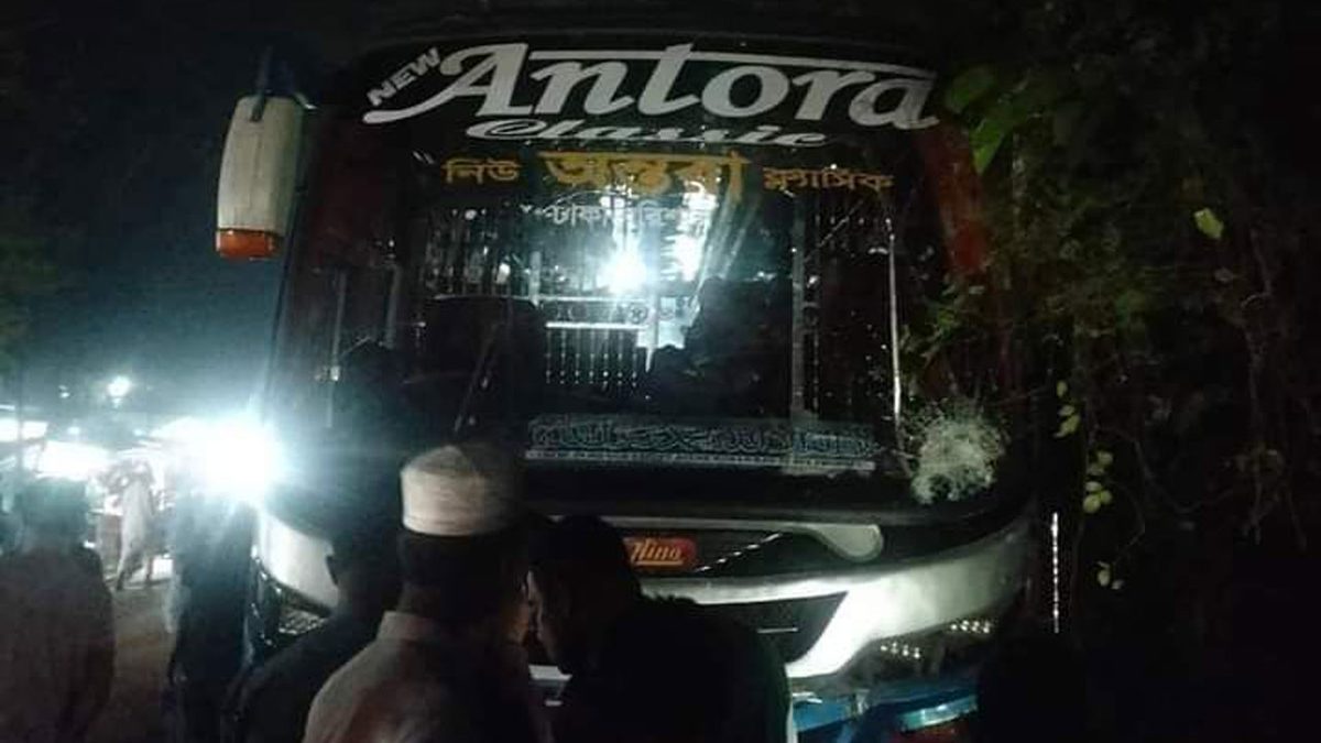 বরিশাল বিশ্ববিদ্যালয় সংলগ্ন মহাসড়কে বাসচাপায় জামায়াত নেতা নিহত