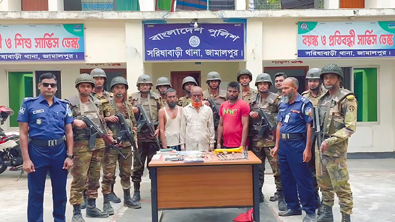 জামালপুরে পৃথক অভিযানে শীর্ষ সন্ত্রাসী রাজাসহ গ্রেফতার ৩