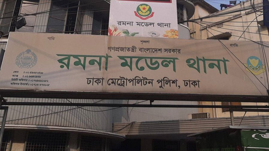 ‘ভাইরে চিনস না’ বলেই পুলিশ কর্মকর্তাকে মারধর