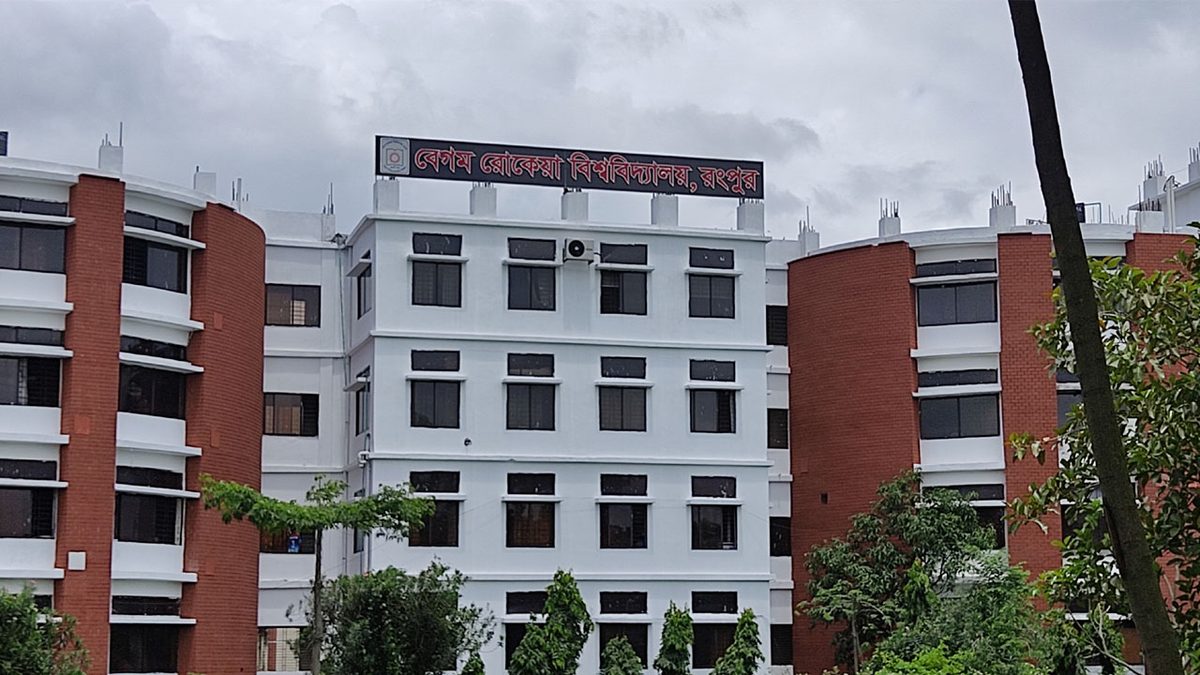 আবাসিক হল খুলে দিতে বেরোবি শিক্ষার্থীদের আল্টিমেটাম