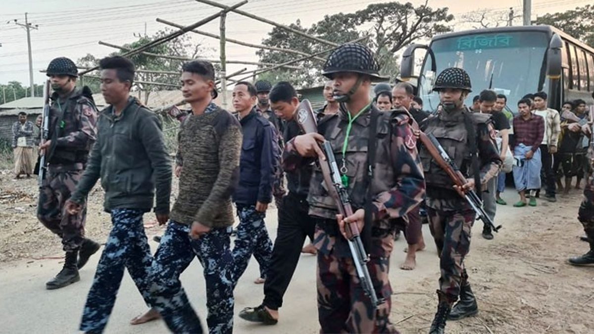 মিয়ানমারের বিজিপি সদস্যসহ ৩৩০ নাগরিককে হস্তান্তর