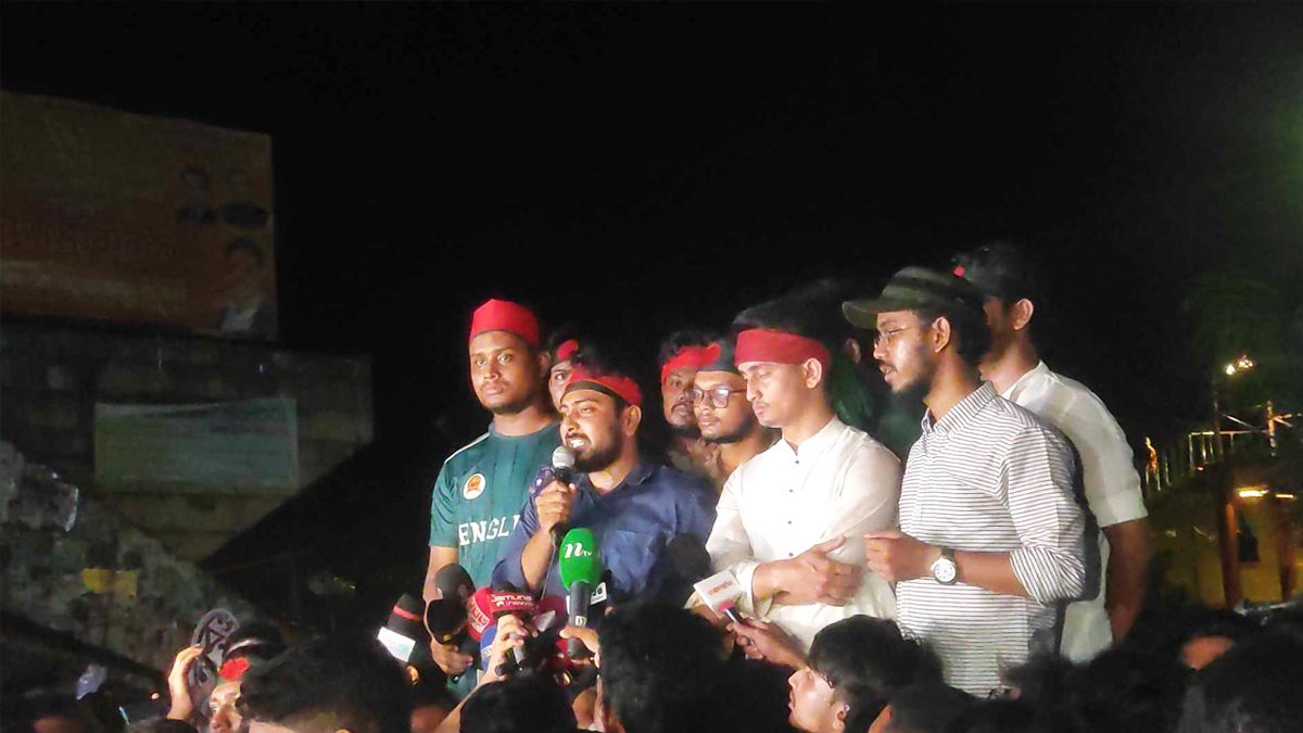 বুধবার সারাদেশে সর্বাত্মক ব্লকেডের হুঁশিয়ারি