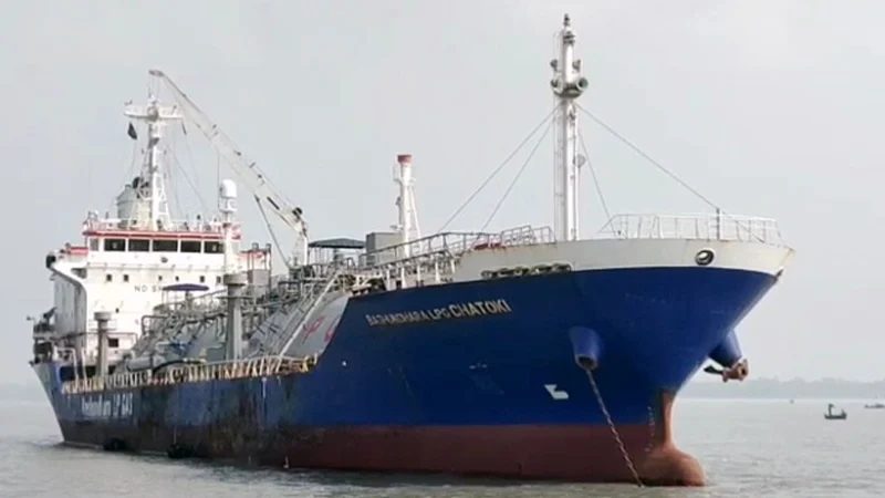 পায়রা বন্দরে প্রথমবারের মতো এলপিজিবাহী জাহাজ