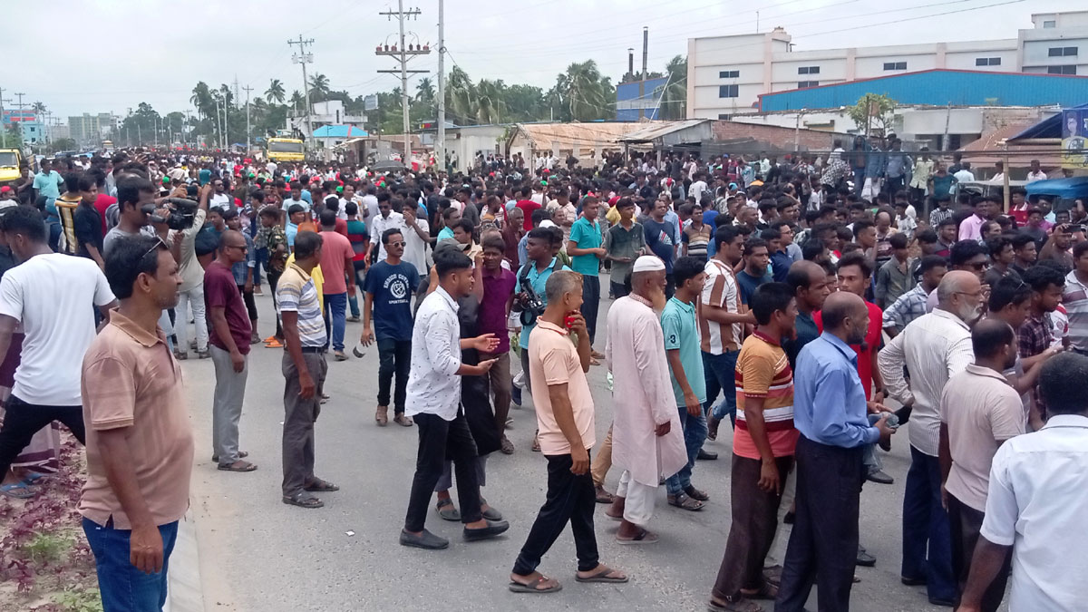কুষ্টিয়ায় বিএনপির পদযাত্রায় নেতাকর্মীদের ঢল