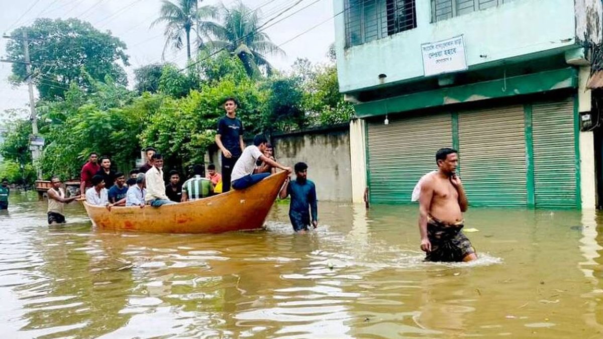 ফেনীতে ভয়াবহ বন্যা : যোগাযোগের নম্বর দিলো তথ্য মন্ত্রণালয়