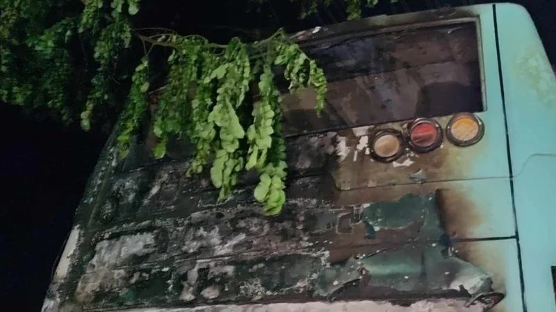 কুমিল্লায় পার্কিং করা বাসে আগুন