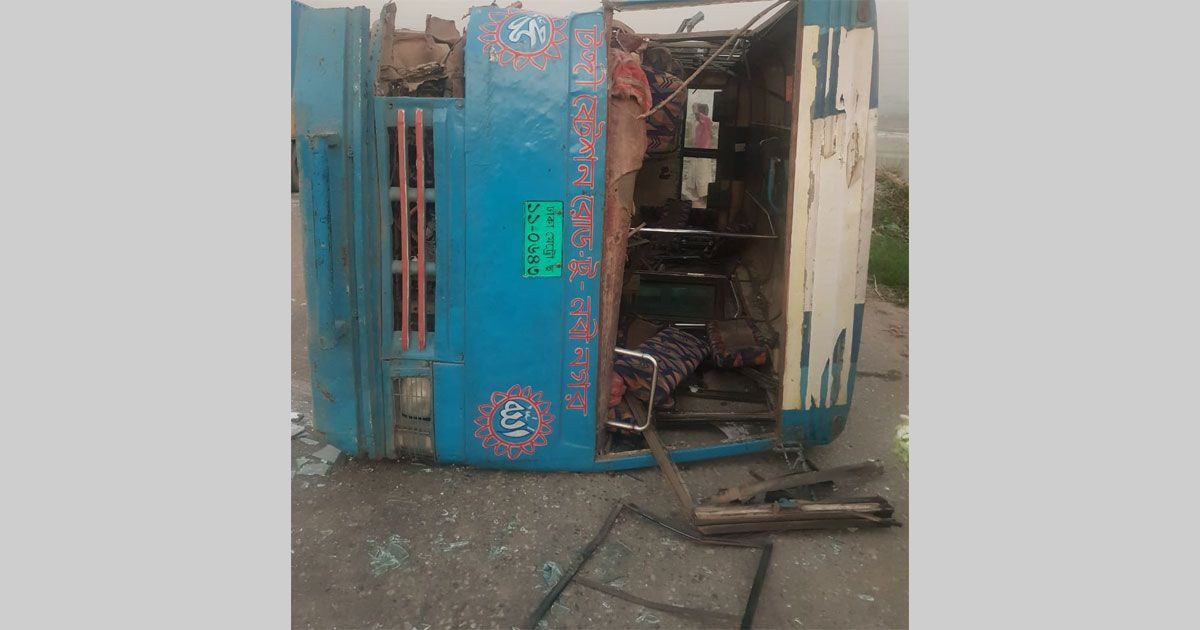 আশুলিয়ায় যাত্রীবাহী বাস উল্টে যুবক নিহত