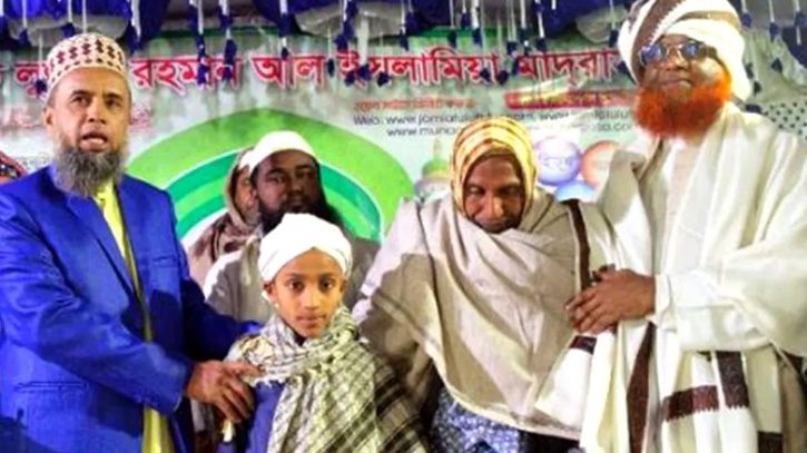 ৪৫০ দিনে কোরআনের হাফেজ হলেন ১১ বছরের শিশু