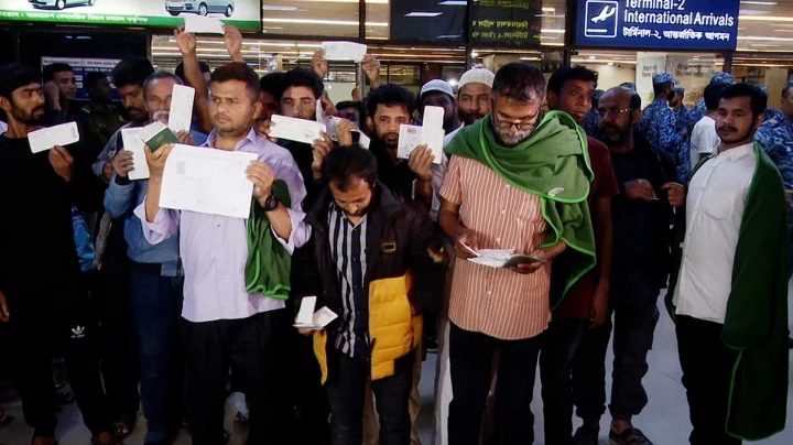 ‘প্রতারণার শিকার’ হয়ে দেশে ফিরলেন শতাধিক সৌদি প্রবাসী