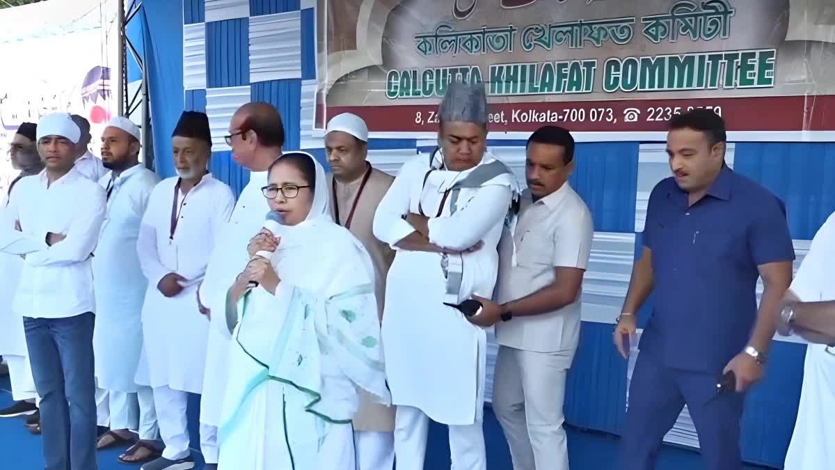 খুশির ঈদে শান্তির বার্তা দিলেন মমতা