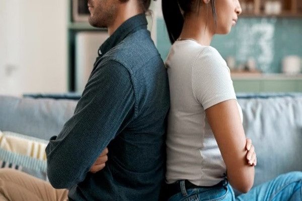 লিভ ইনে থাকার পর প্রেমিককে ‘ভাই’ ডাকলেন তরুণী