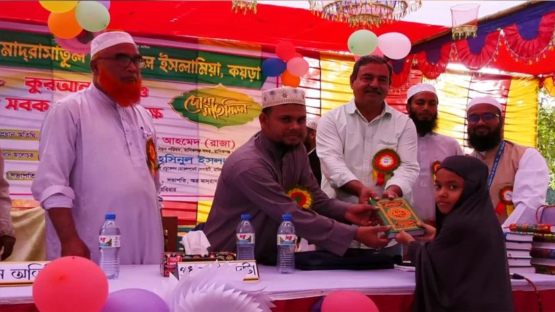 মানিকগঞ্জে ২৫ শিক্ষার্থীকে কোরআনের সবক প্রদান