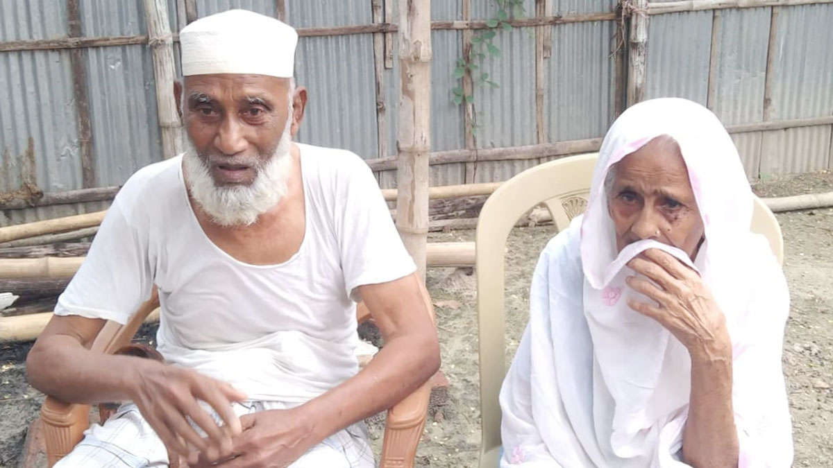 ৭ সন্তানের ঘরে ঠাঁই হয়নি মা-বাবার, পাশে দাঁড়ালেন ইউএনও
