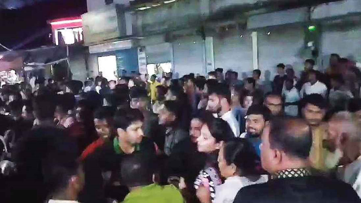 এমপির সামনেই ছাত্রলীগের দুই গ্রুপের সংঘর্ষ,কমিটি বিলুপ্ত