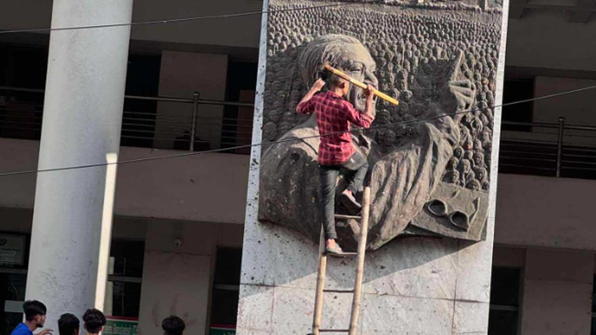 প্রধান বিচারপতির বাসভবনে ভাঙচুর