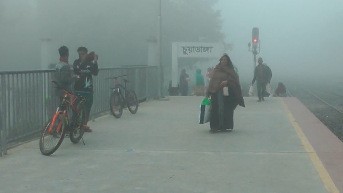 মৃদু শৈত্যপ্রবাহে কাঁপছে চুয়াডাঙ্গা, তাপমাত্রা নামল ৯ ডিগ্রিতে