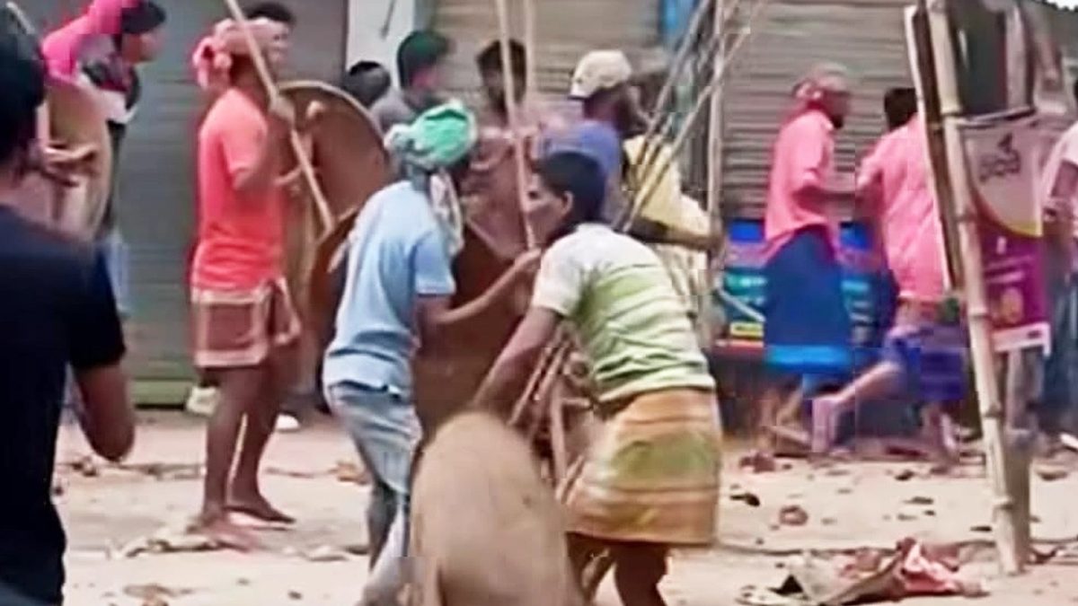 টিকটক-ফ্রি ফায়ার নিয়ে দুই গ্রামবাসীর তুমুল সংঘর্ষ