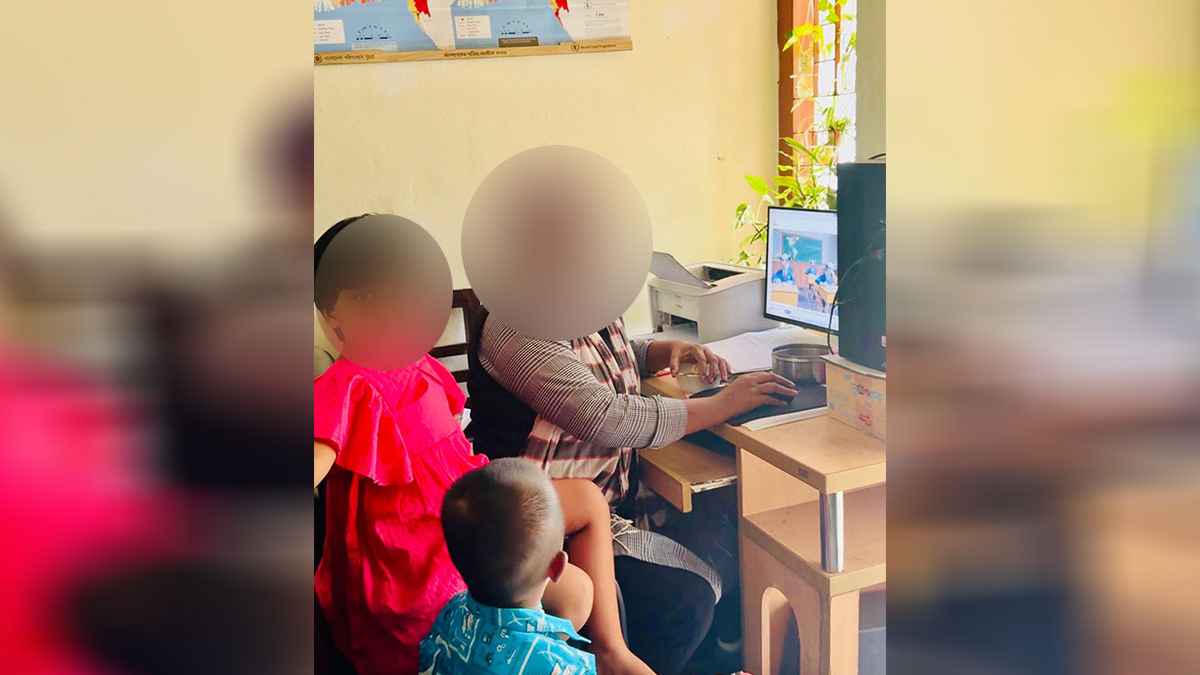 সরকারি অফিসকে বানিয়েছেন সংসার, বাচ্চা সামলান সহকারী