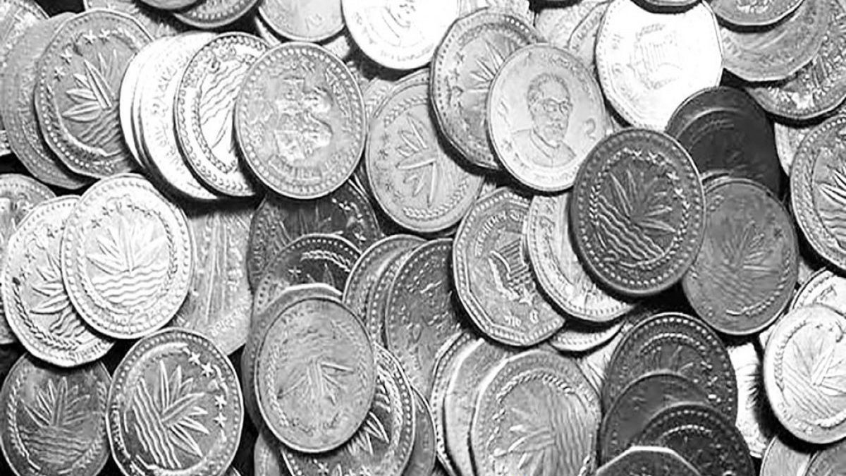 গায়েবি কারণে কুষ্টিয়াতে অচল এক ও দুই টাকার কয়েন! নিচ্ছে না ব্যাংক পর্যন্ত