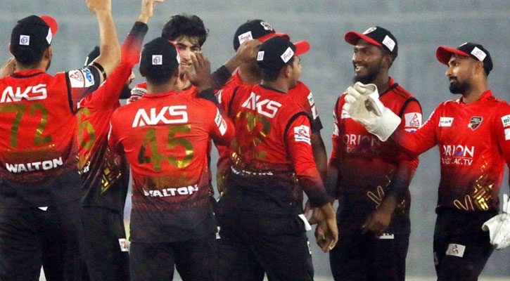 শ্বাসরুদ্ধকর ম্যাচে কুমিল্লার জয়