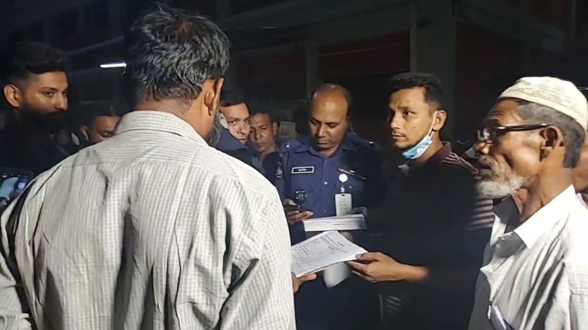কক্সবাজারে ট্রলারে পাওয়া ৬ জনের দাফন সম্পন্ন