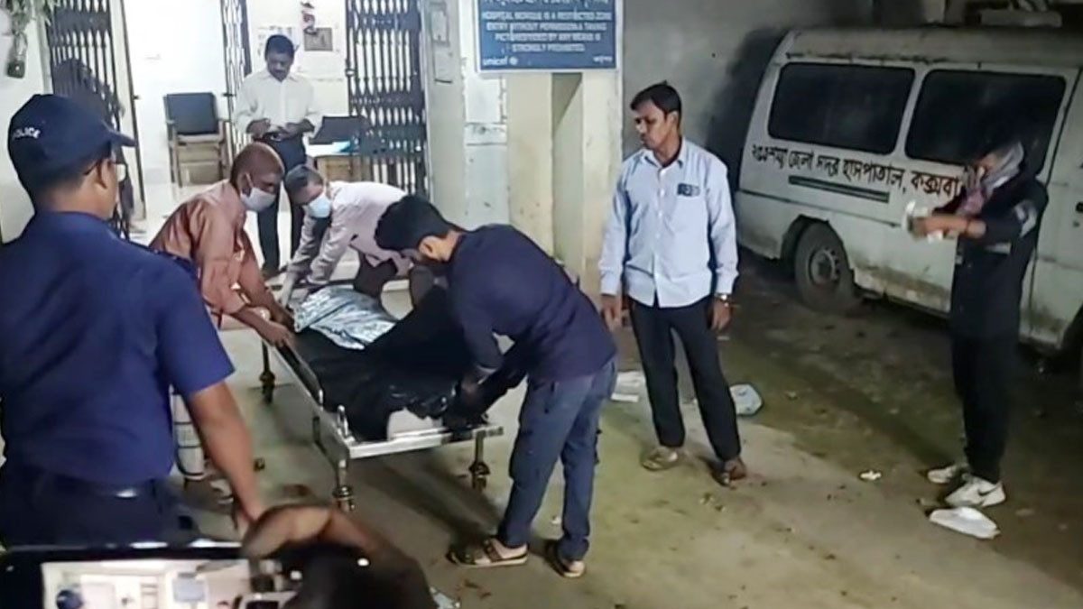 কক্সবাজারে ভেসে আসা ট্রলারে ১০ মরদেহ, গ্রেপ্তার ২