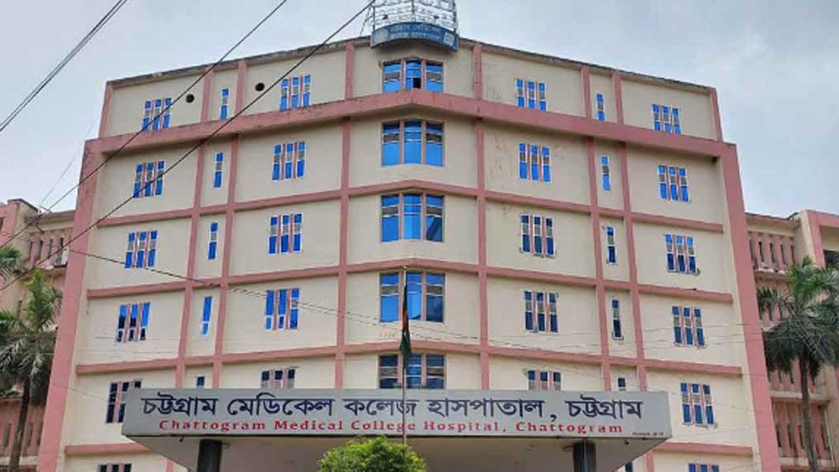 বাড়ি নির্মাণের সময় চাঁদা না দেয়ায় প্রবাসীকে ছুরিকাঘাত