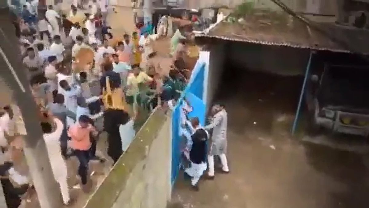 চট্টগ্রামে আ.লীগের দু’গ্রুপের সংঘর্ষে আহত ৮