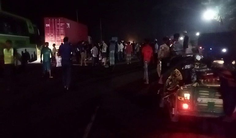 কুমিল্লায় অজ্ঞাত গাড়ির চাপায় ৩ মাদ্রাসা ছাত্র নিহত