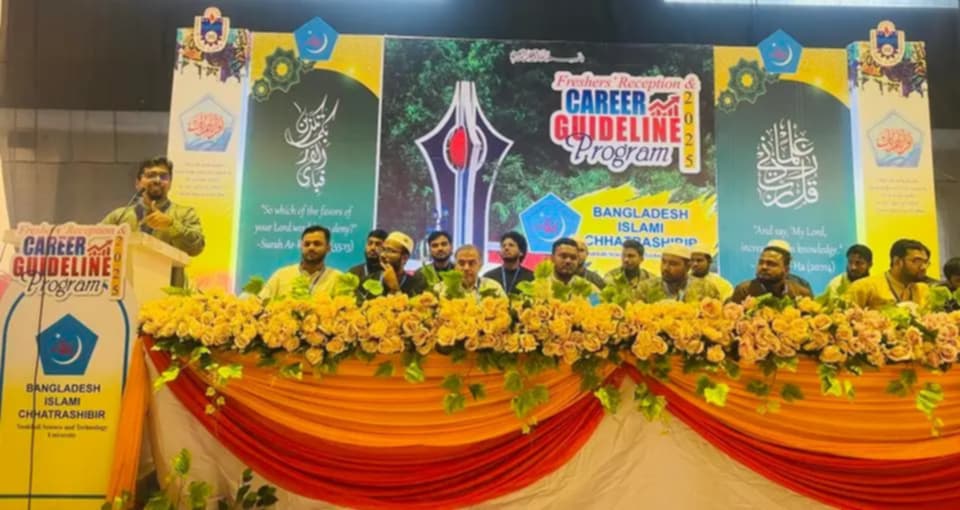 ৬০০ নবীন শিক্ষার্থীকে কুরআন উপহার দিল নোবিপ্রবি ছাত্রশিবির