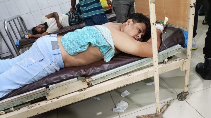রাজধানীতে বন্দুকের দোকানে কর্মচারী গুলিবিদ্ধ