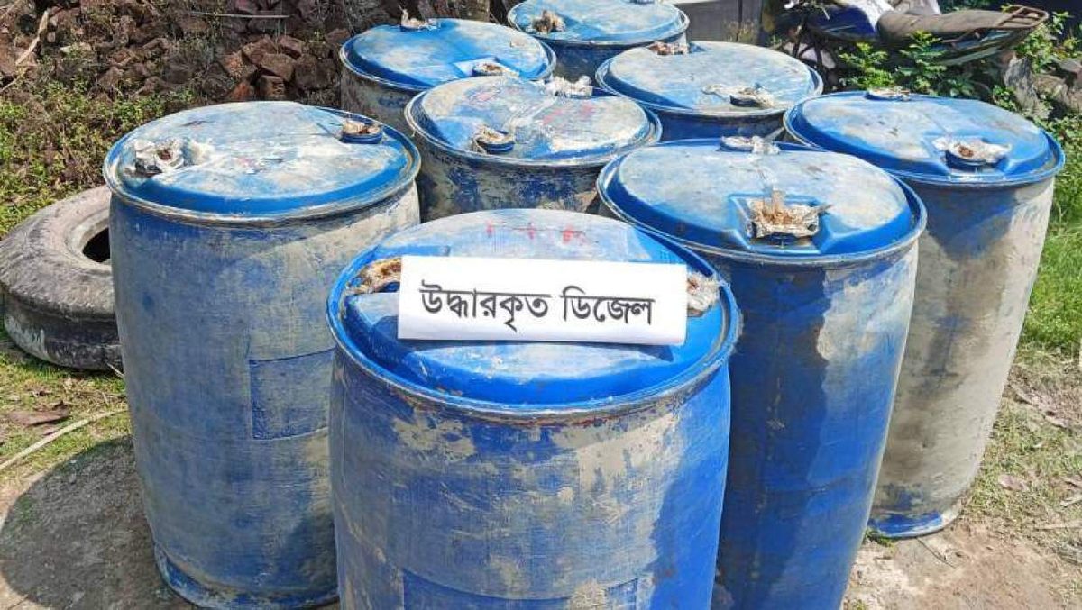 খালে পড়ে ছিল ড্রামভর্তি ডিজেল