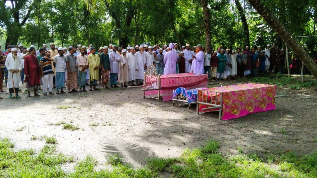 একসঙ্গে স্বামী-স্ত্রী-মেয়ের জানাজা, একই কবরস্থানে দাফন