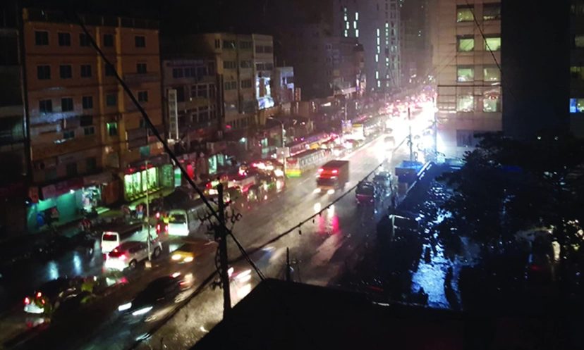 রাজধানীতে হঠাৎ কালবৈশাখী ঝড়
