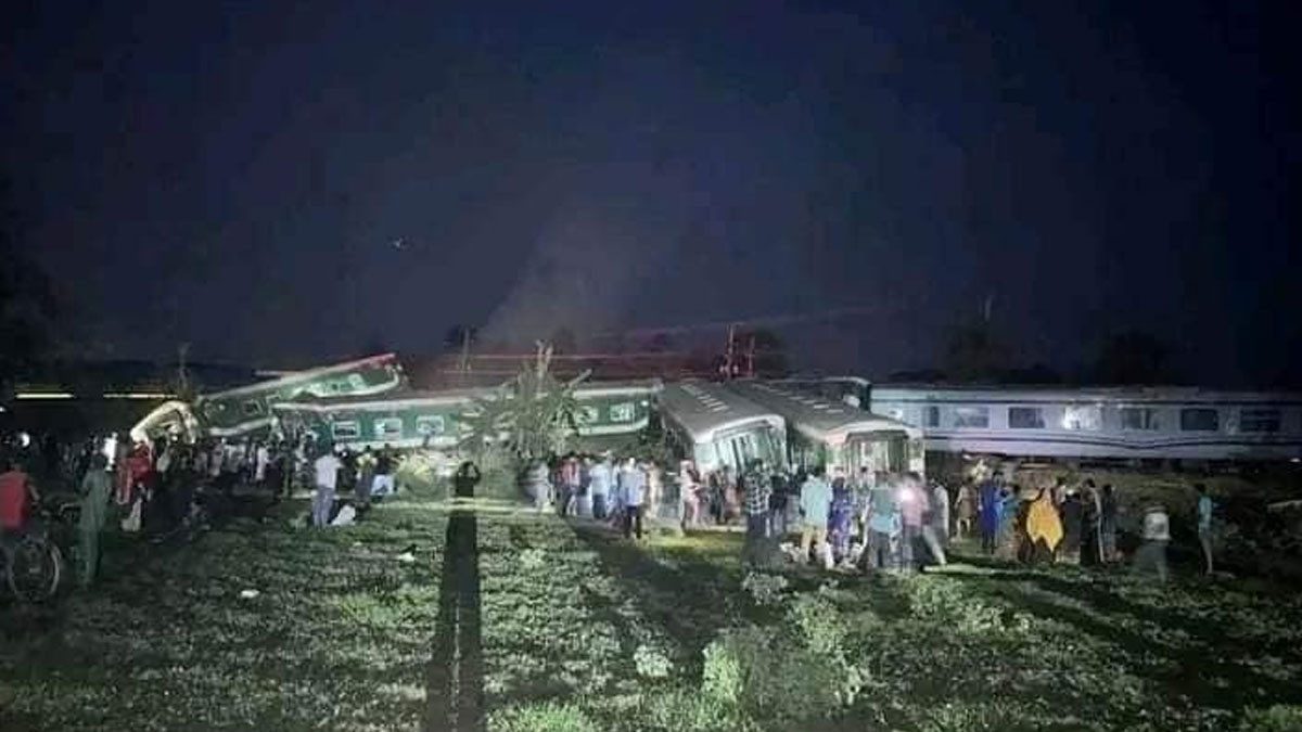 ‘ভুল সিগনালের কারণে দুর্ঘটনার কবলে সোনার বাংলা এক্সপ্রেস’