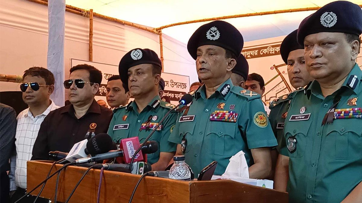 শোক দিবস ঘিরে জঙ্গি হামলার সুনির্দিষ্ট হুমকি নেই: ডিএমপি কমিশনার