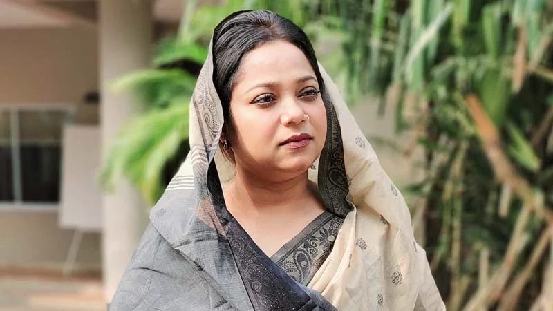 ৯০ হাজার ফেসবুক আইডি ব্লক করলেন সংগীতশিল্পী ডলি সায়ন্তনী