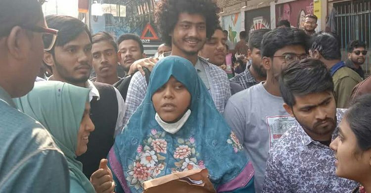 বোরকা পড়ে সনদ তুলতে এসে জবি ছাত্রলীগ নেত্রী আটক