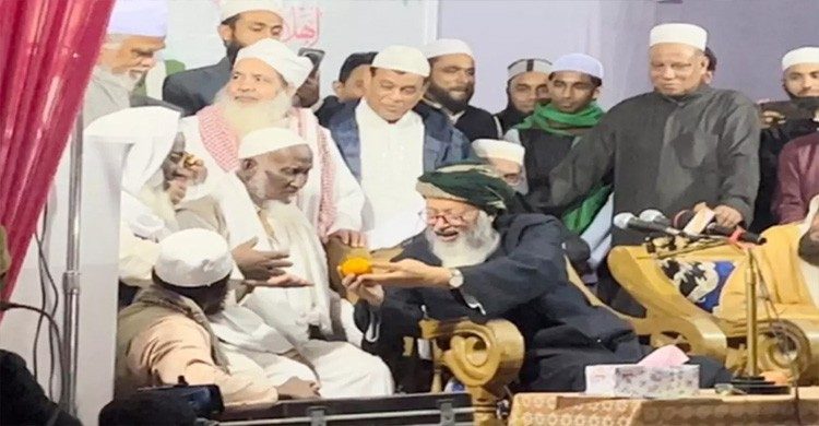 ওয়াজ মাহফিলে এক 'কমলা' বিক্রি হলো দুই লাখ টাকায়!