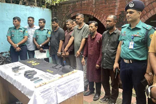 র‍্যাব পরিচয়ে ব্যবসায়ীকে অপহরণ ও ছিনতাইয়ের ঘটনায় গ্রেপ্তার ৫