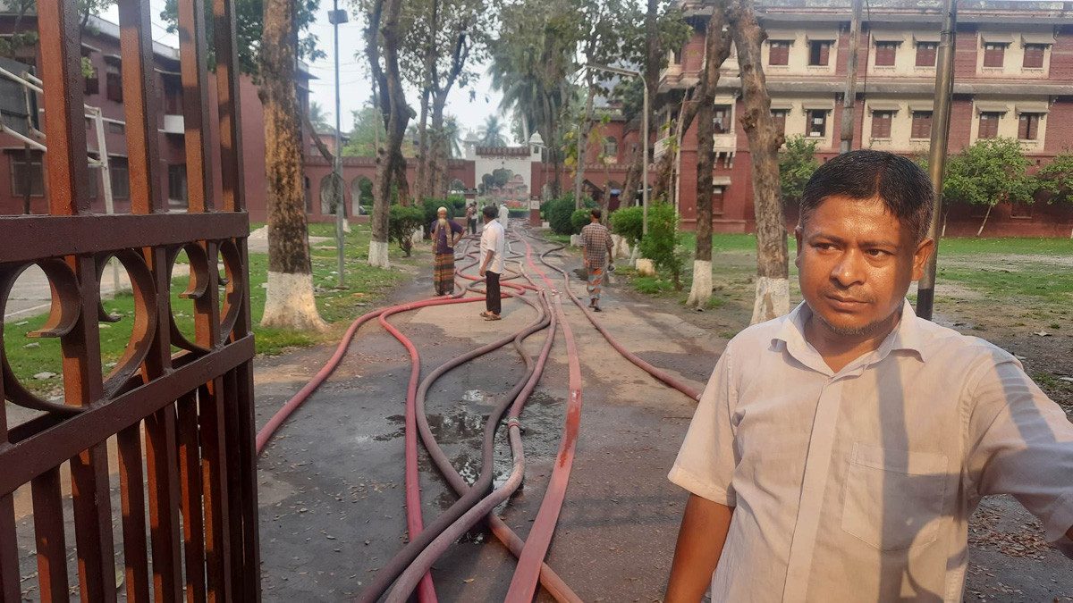 পানির চাপ কম থাকায় আগুন নিয়ন্ত্রণে ব্যাঘাত ঘটছে