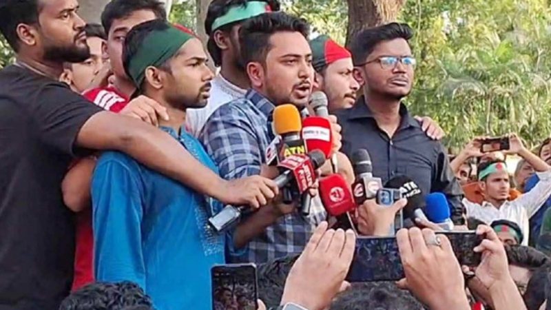 জবি শিক্ষার্থীদের দাবি যৌক্তিক, পূরণের প্রতিশ্রুতি উপদেষ্টা নাহিদের