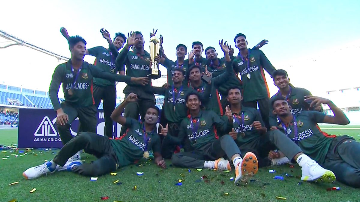 দেশে ফিরেছে শিরোপাজয়ী বাংলাদেশ দল