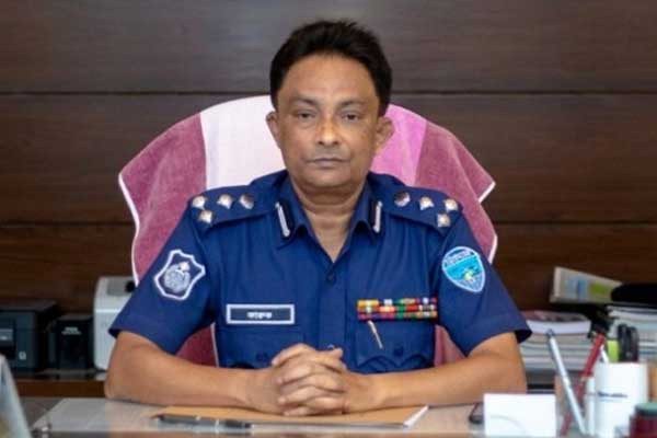 পশুবাহী গাড়িতে চাঁদাবাজি করলে কোনো ছাড় নয়: ডিএমপি কমিশনার