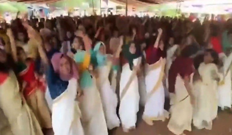 হিজাব পরে নাচছে স্কুলছাত্রীরা, ভিডিও ভাইরাল