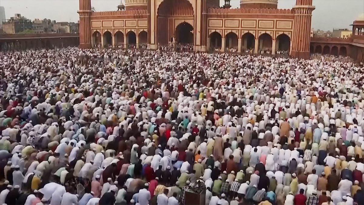 ভারতের বিভিন্ন প্রদেশে উদযাপিত হচ্ছে ঈদুল ফিতর