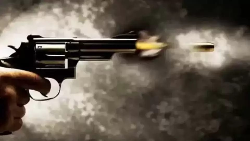 মুঠোফোন কম চালাতে বলায় বাবাকে গুলি করলেন ছেলে