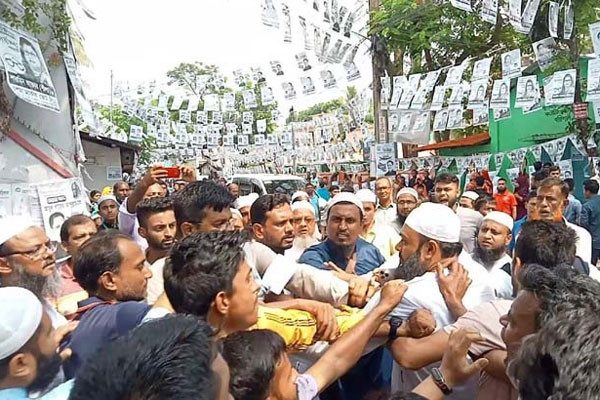 বরিশালে হাতপাখা প্রার্থীর ওপর হামলা