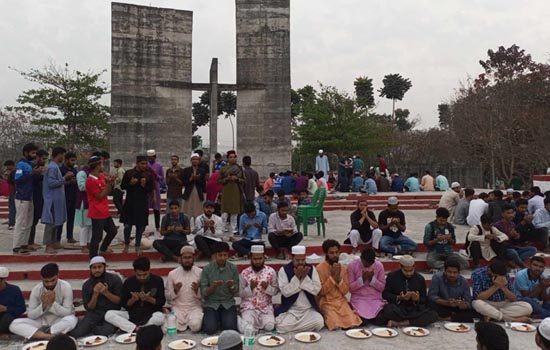 নিষেধাজ্ঞার প্রতিবাদে বেরোবিতে গণ ইফতার