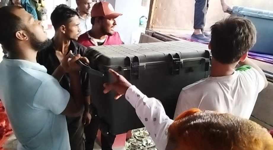 জামালপুরের দুই উপজেলায় ভোট কাল, যাচ্ছে নির্বাচনি সরঞ্জাম